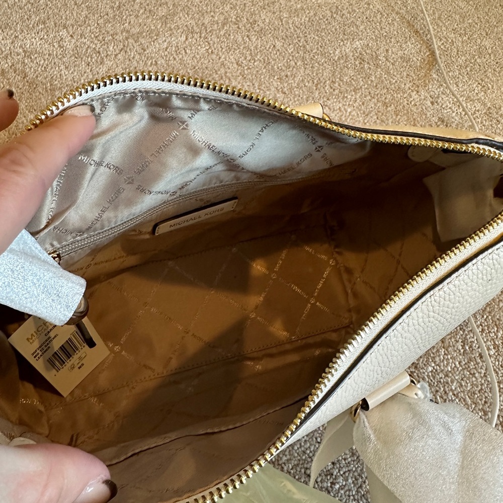 Michael Kors Carine Medium Pebbled Leather Satchel 🤍🤍🤍 - Picture 3 of 3